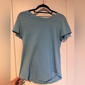 Lululemon Women’s Blue T-Shirt
